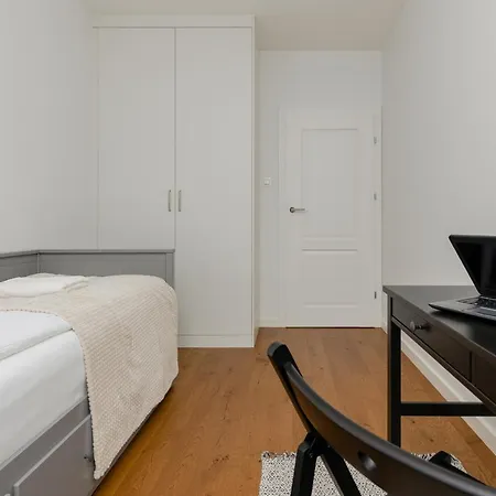 Modern Stalowa 2 Bedrooms & Parking By Renters 아파트