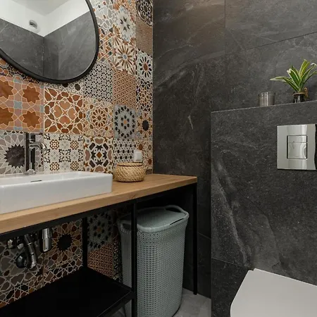 Modern Stalowa 2 Bedrooms & Parking By Renters *