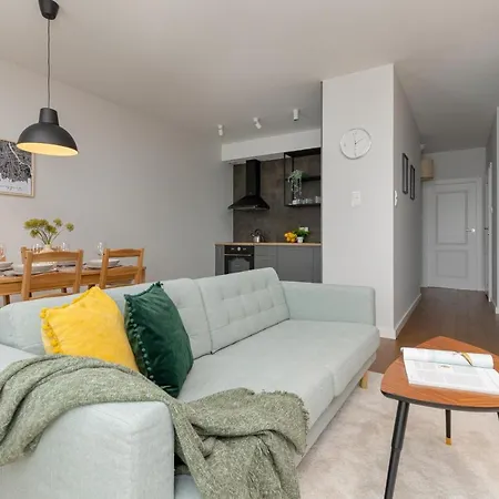 Modern Stalowa 2 Bedrooms & Parking By Renters *