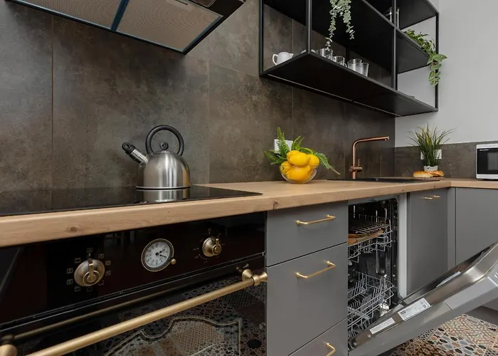 Modern Stalowa 2 Bedrooms & Parking By Renters * وارسو